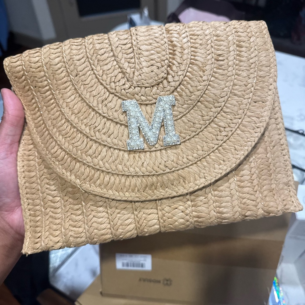 Raffia clutch with pearl and rhinestone M